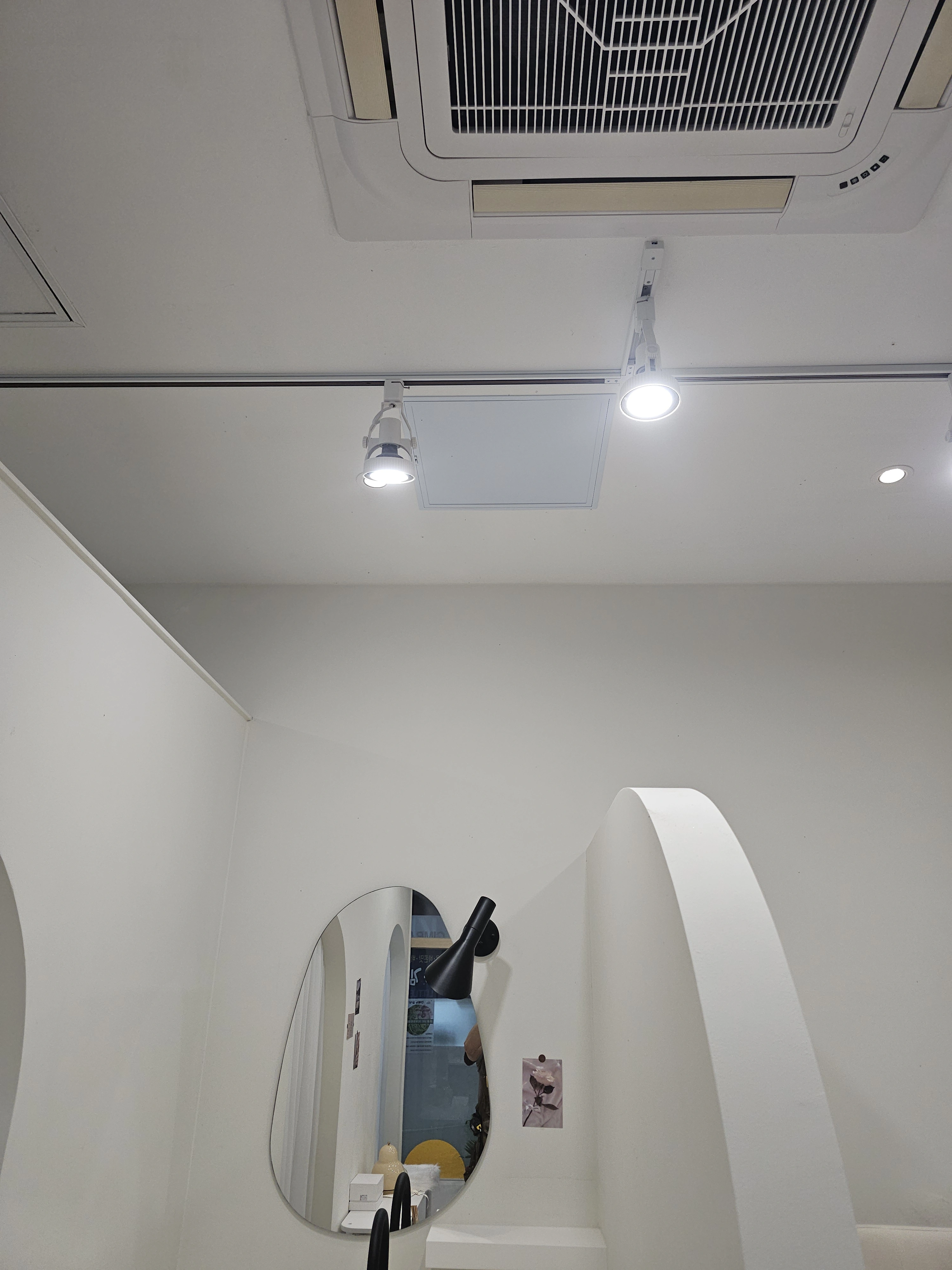 창고 천장점검구 설치 완료