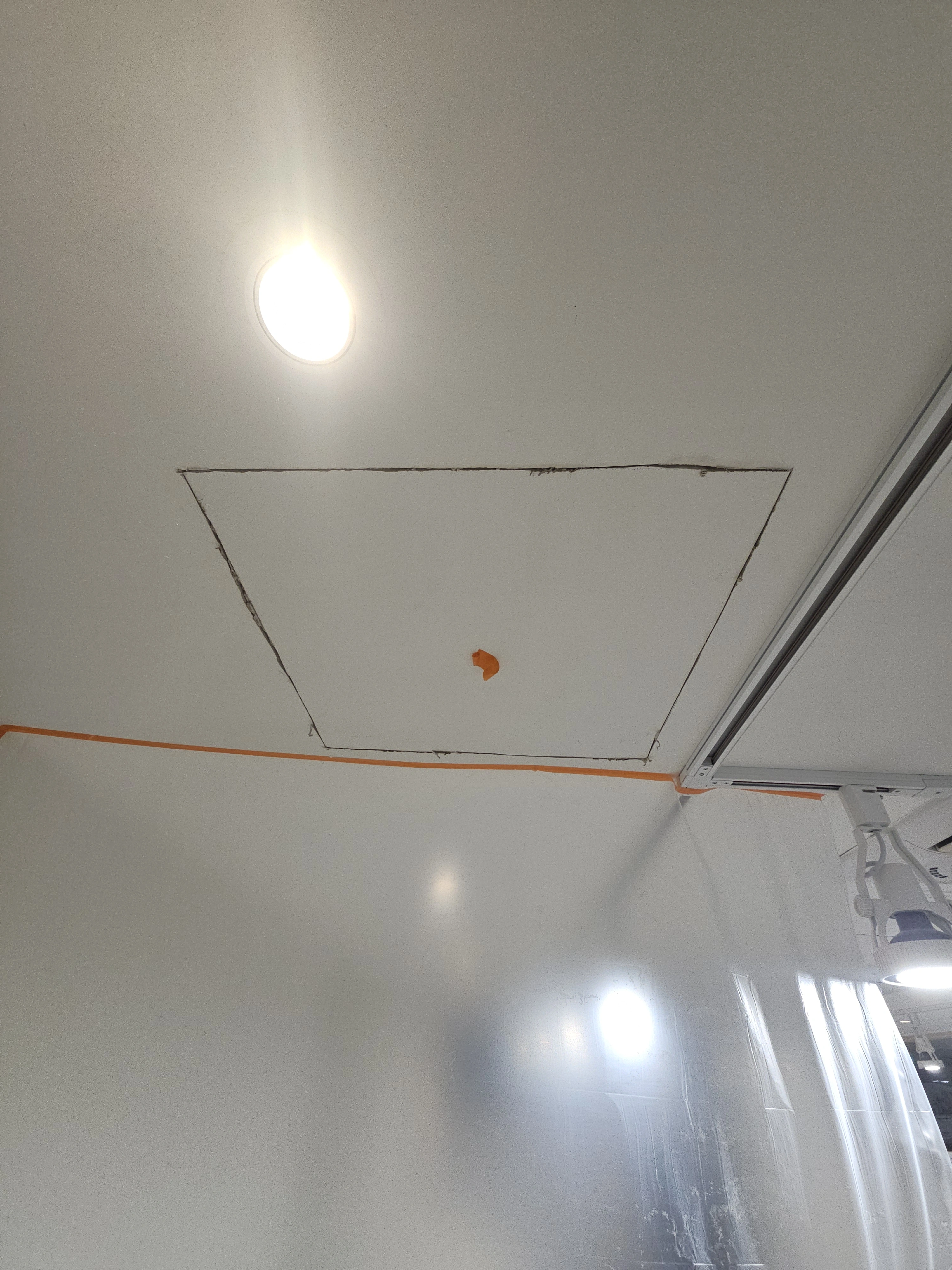 오피스텔 천장점검구 시공 모습