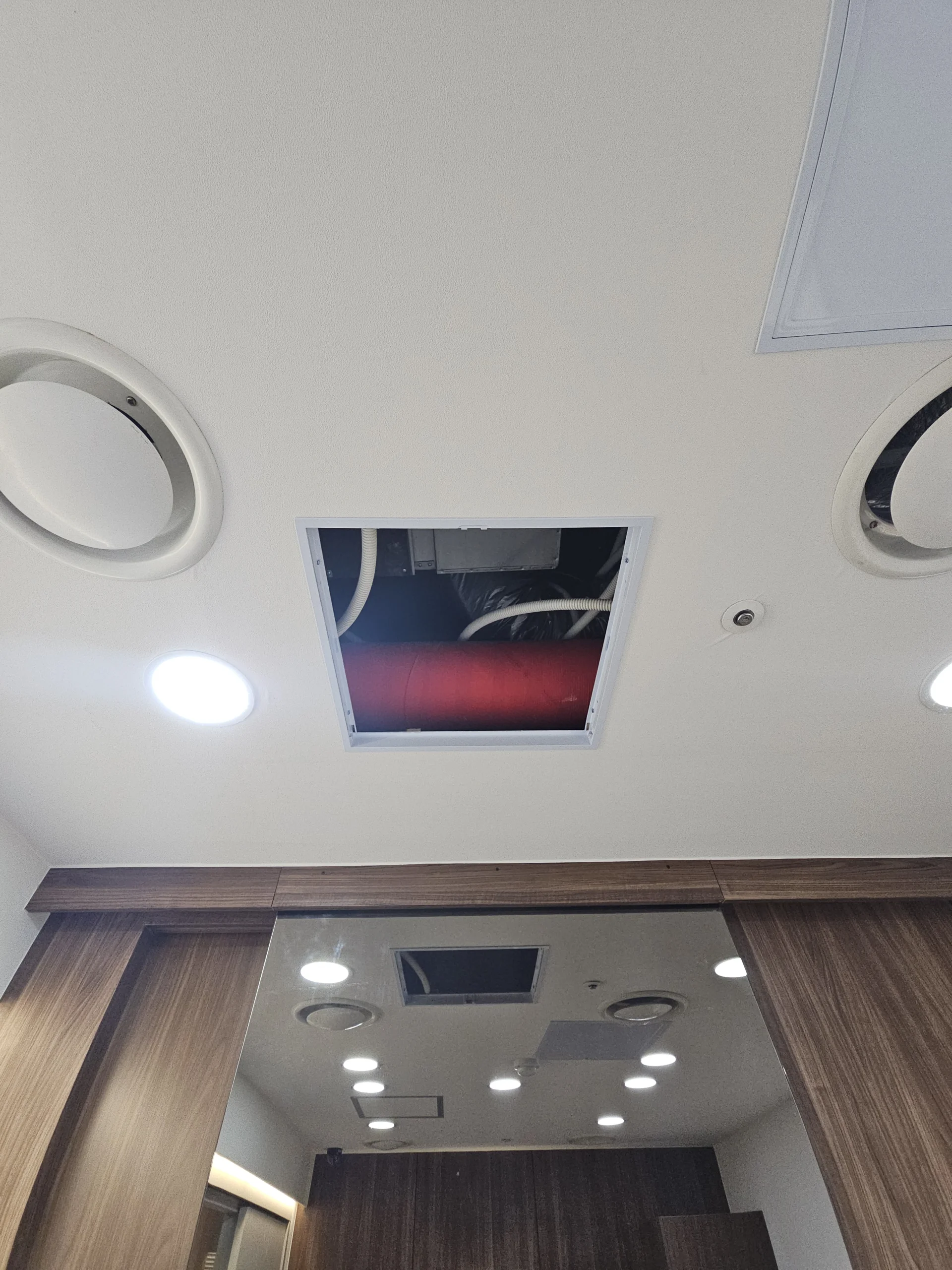 애견카페 천장점검구시공 현장 사진 시공 전